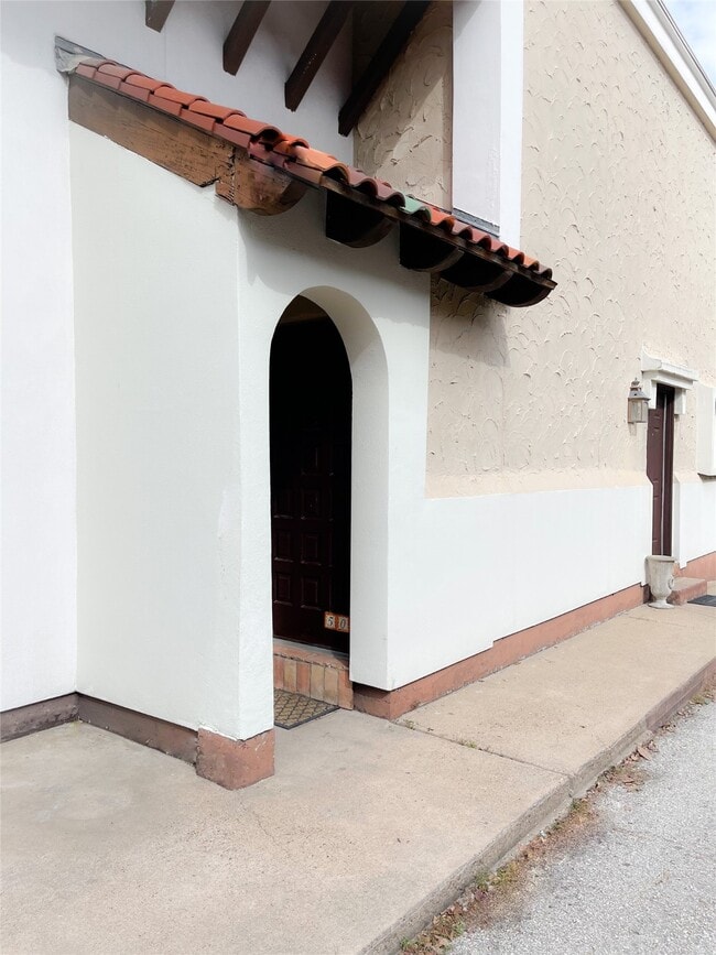 Photo - 2744 Briarhurst Dr Unit 50