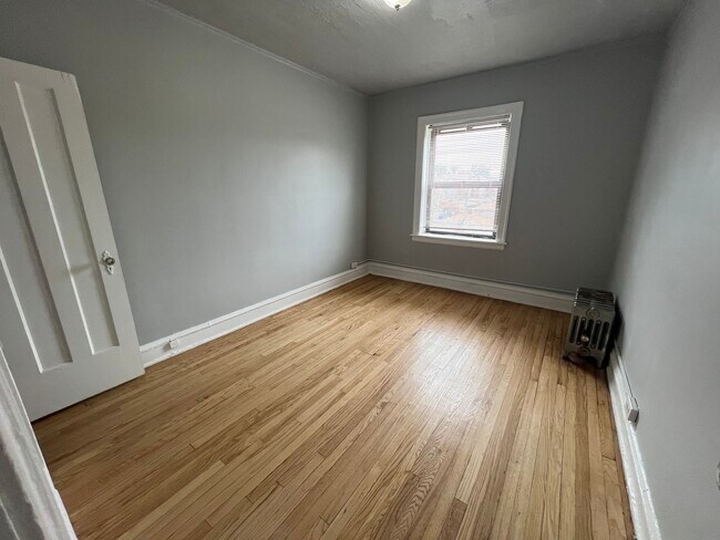 Photo - 1441 W 93rd St