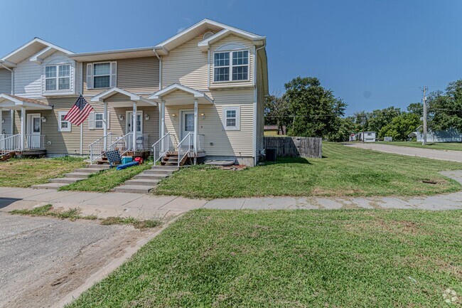 Building Photo - Newly updated townhome!