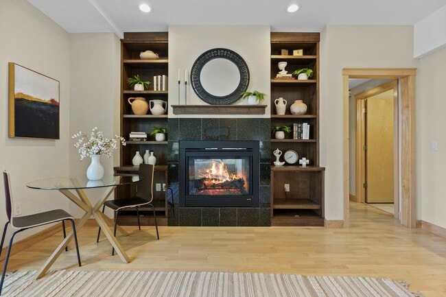 Photo - 1037 Williamson St Unidad 107