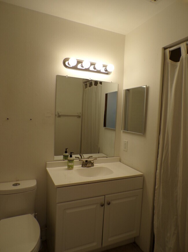 1806 Marcia St Unit 6