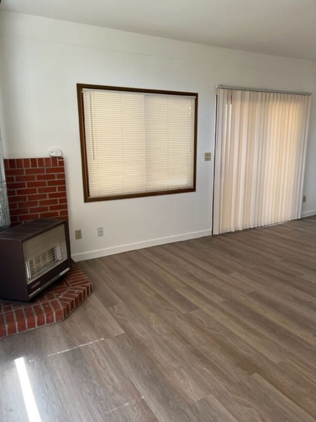 Photo - Centrally Located 2 Bed With Washer/Dryer Hookups