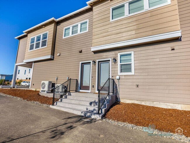 Photo - Charming 2-Bedroom, 3.5-Bathroom Home in Hillsboro