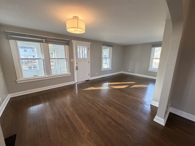 Photo - 856 Woodlawn Ave