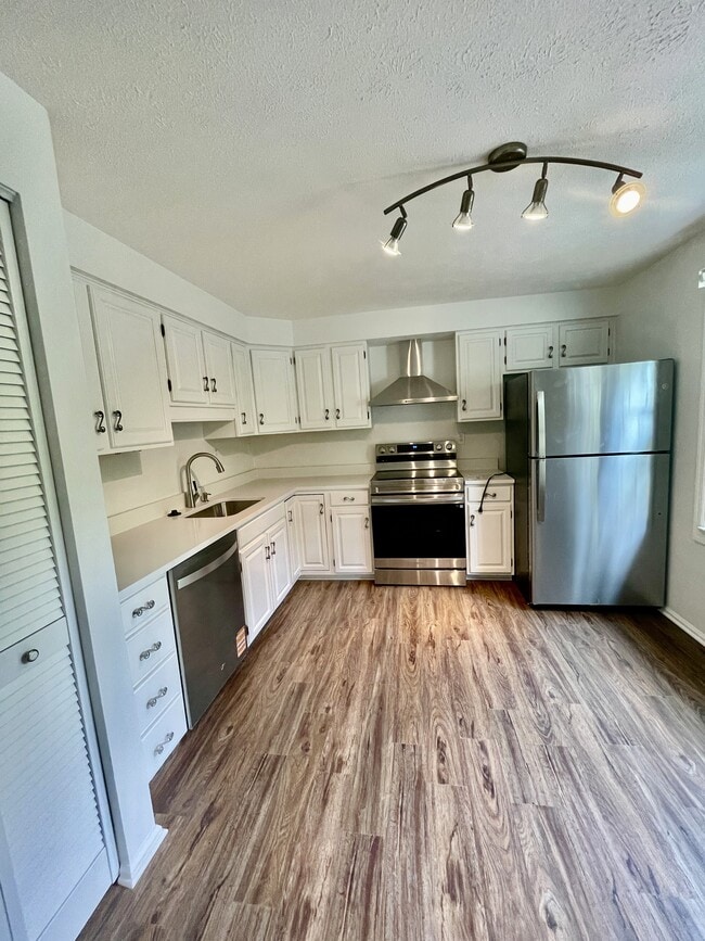Photo - 1010 River Oaks Dr
