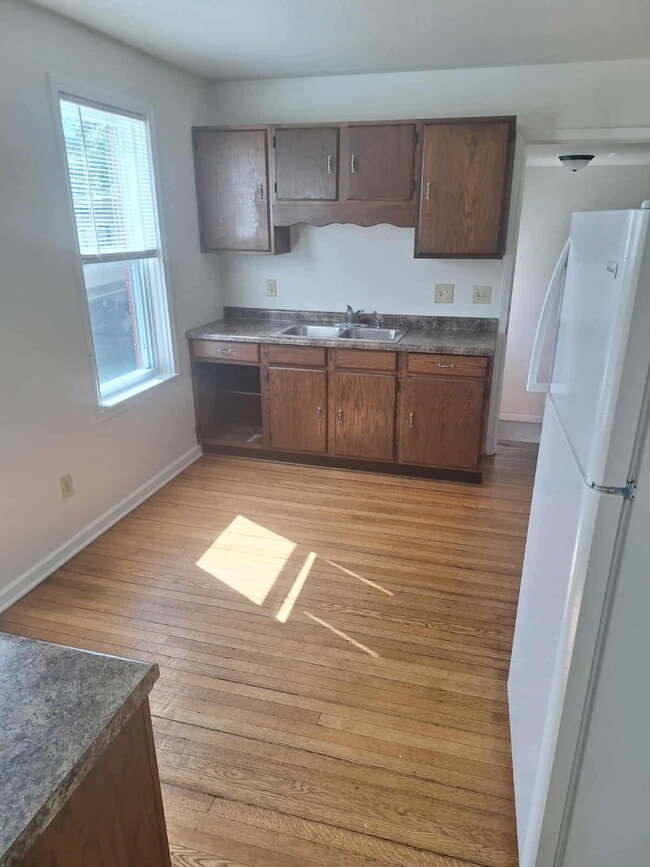 Building Photo - 1808 S 13th St Unit Lower