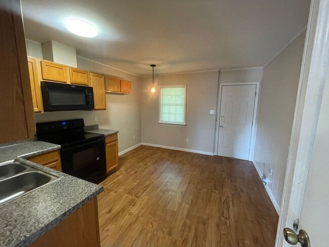 Photo - 1705 Snowden Dr SE Unit B