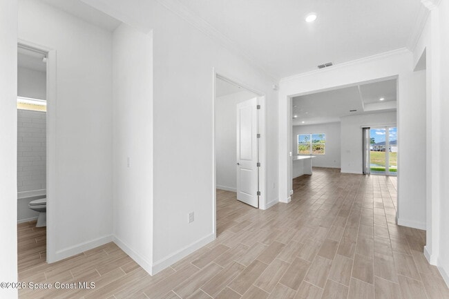 Photo - 1464 Island Ave NW