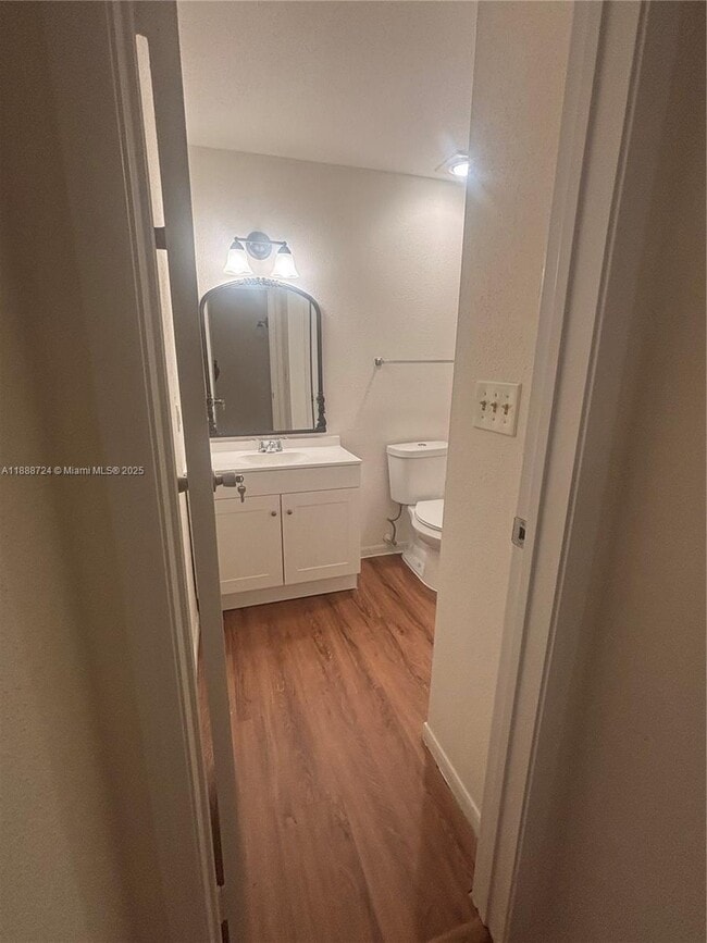 Photo - 875 Riverside Dr Unit 737