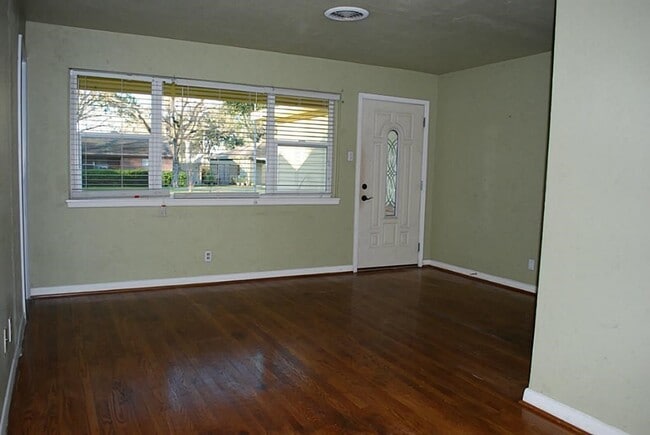 6611 Housman