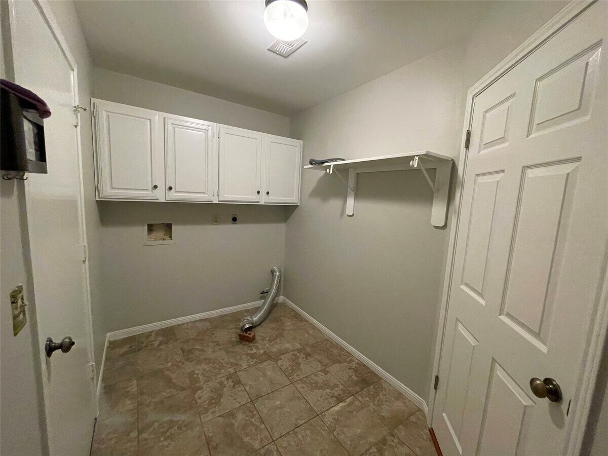 Photo - 7110 Pembrough Ln