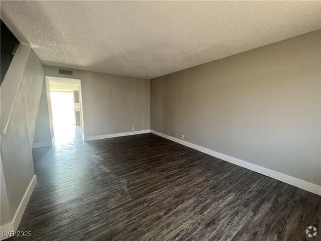 Building Photo - 2031 Sycamore Ave Rental