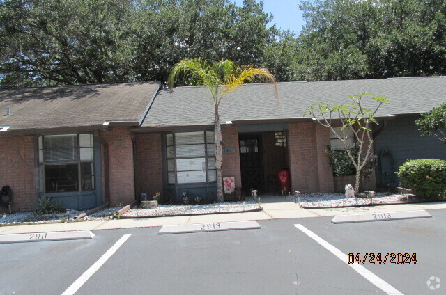 Building Photo - 2BR 2BA Townhome