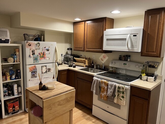 Photo - 300 Lexington Dr Unit Basement Apartment