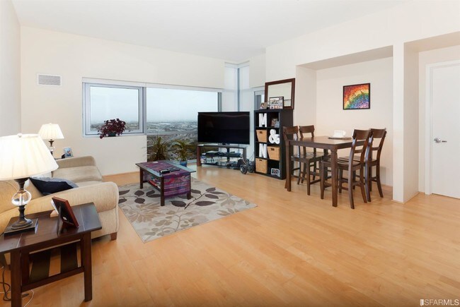 Photo - 1 Mandalay Pl Unidad 1501