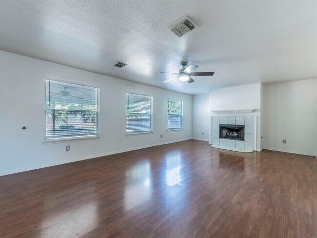 Photo - 2316 Logan Dr