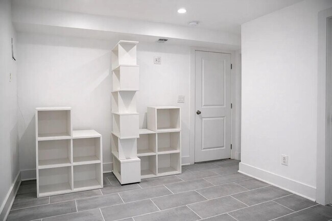 Photo - 1633 Kalmia Rd NW
