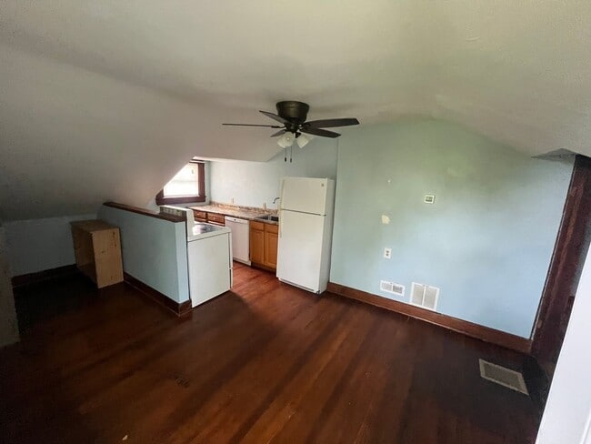Photo - 110 E Hillside Dr