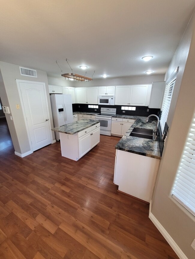 Photo - Two story 4/3 for rent in NE Phoenix
