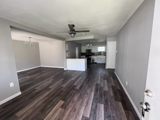 Building Photo - 828 Horseshoe Dr Rental