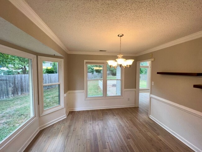 Photo - 412 Oxburgh Pl