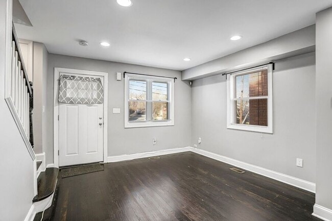 Photo - 812 Burns St SE