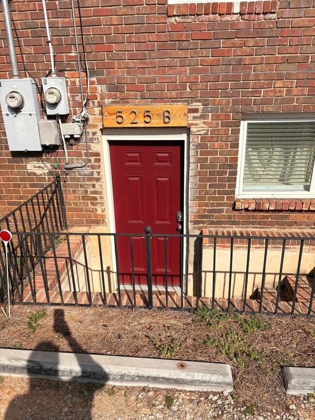 Building Photo - 1 Bed/ 1 Bath Apartment | DOWNTOWN LOCATION