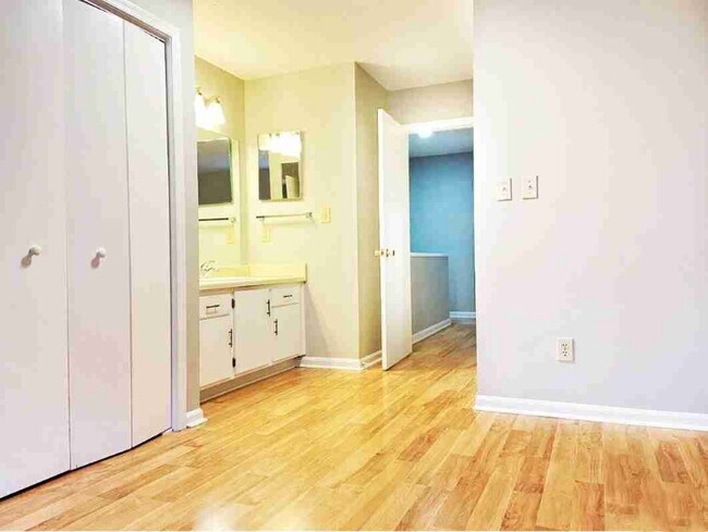 135 Kingsbury Dr