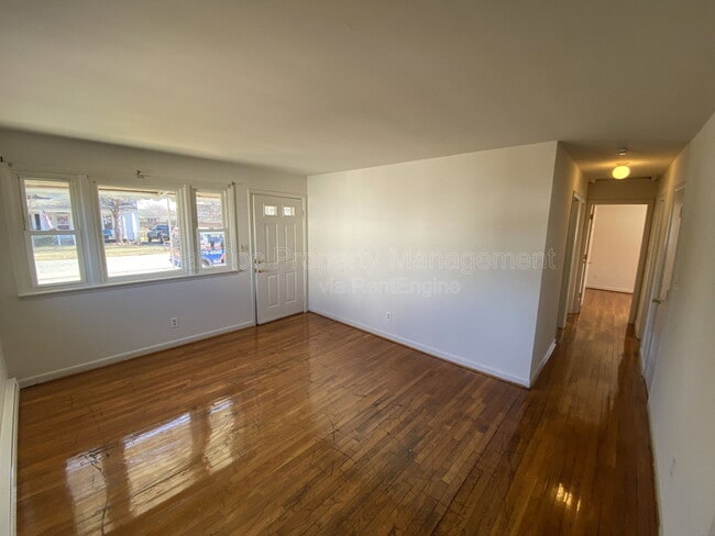 Photo - 209 Hamilton St