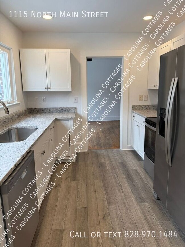 Photo - 1115 N Main St