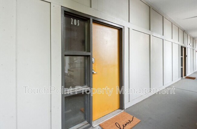 Photo - 514 W 10th St Unidad #205