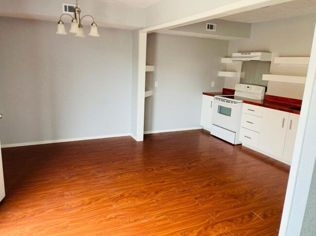 Kitchen/Dinning area - 1619 Norma Ln Unit C