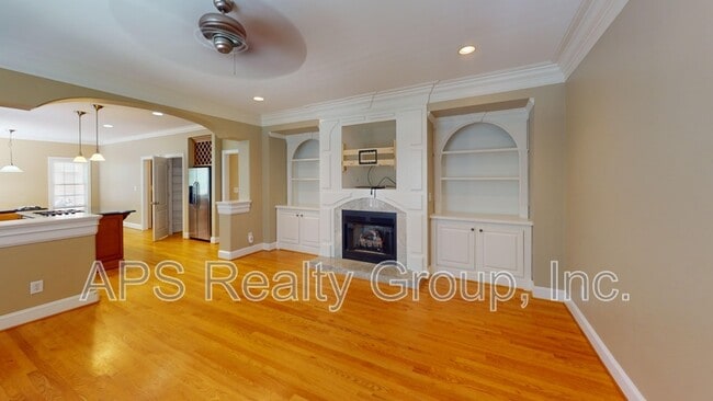 Photo - 2140 Rossmore Rd