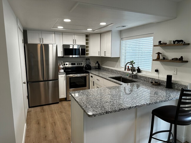 Building Photo - 6165 S 1300 E Rental