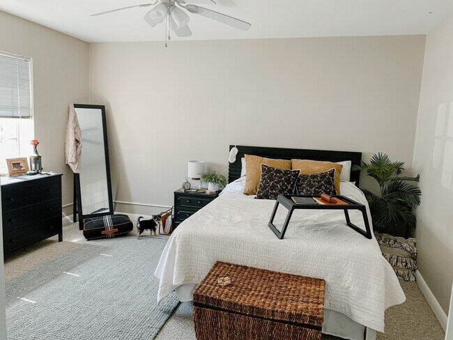 150-152 N Brentwood