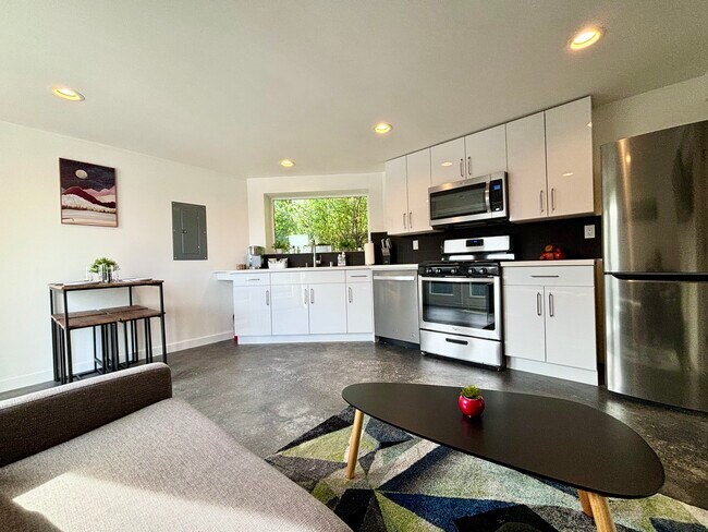 Photo - 110 Erie Ave Unidad B