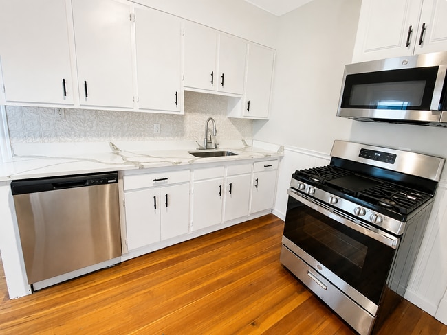 Building Photo - 20 Dowse St Unit 2