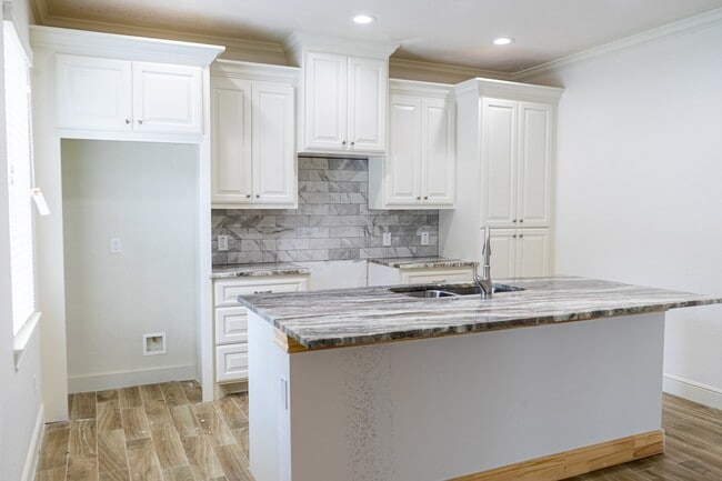 Building Photo - 2548 Appian Wy Unit 2554 B