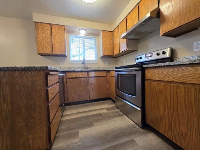 Photo - 360 Belaire Cir