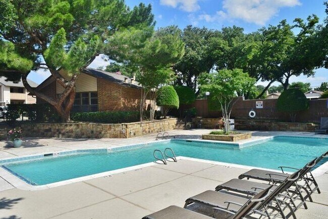 Photo - 2750 E Trinity Mls Rd Unidad c1