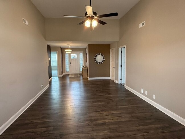 Photo - 3 Bedroom 2 Bathroom Home!