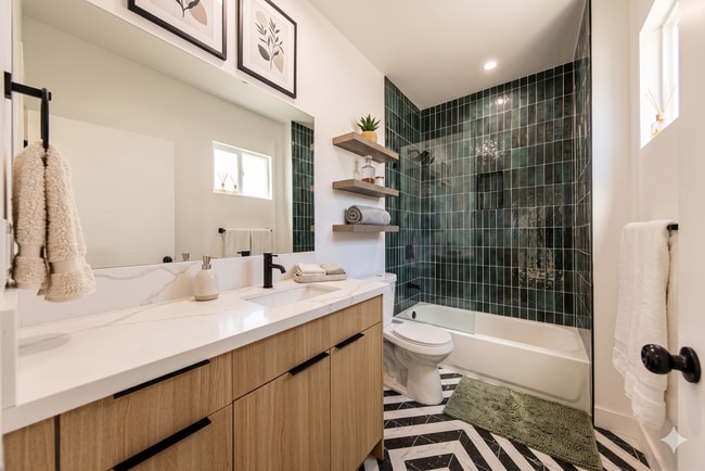 Photo - 2847 S Victoria Ave Unit 2849