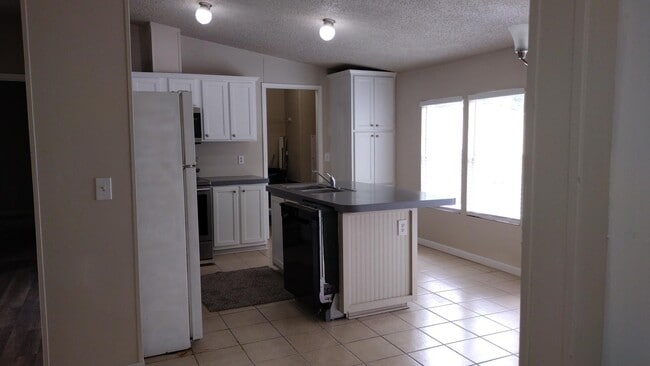 Photo - 814 Mercedes Benz Ct