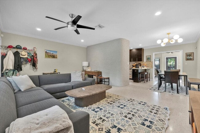 Photo - 426 NE 8th Ave