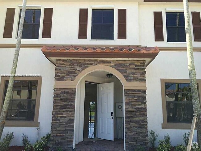 Building Photo - 528 SE 32nd Ave Rental