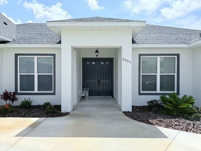 Photo - 5 Bedroom and 6 Bathroom, Lake view House