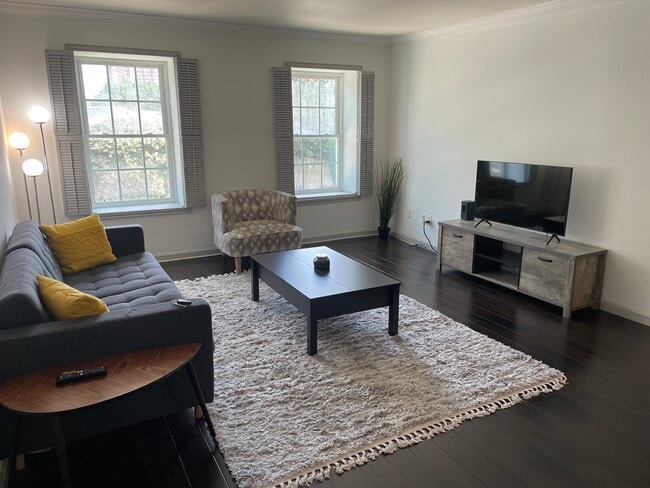 Building Photo - 361 N Post Oak Ln Unit 341