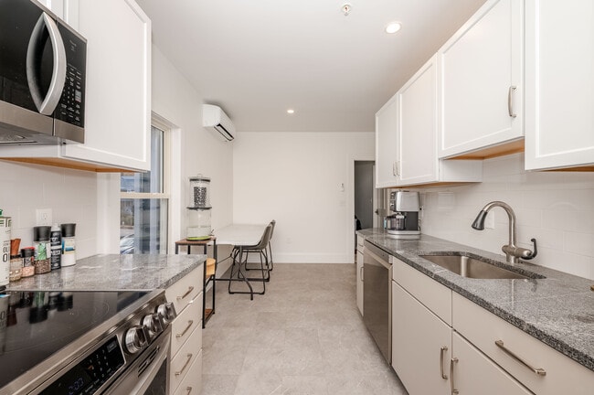 Photo - 363 Miller Ave Unidad #6