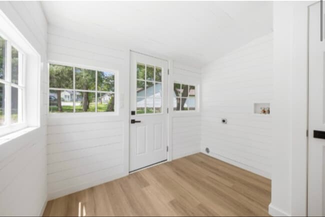 Photo - 322 E 15th St