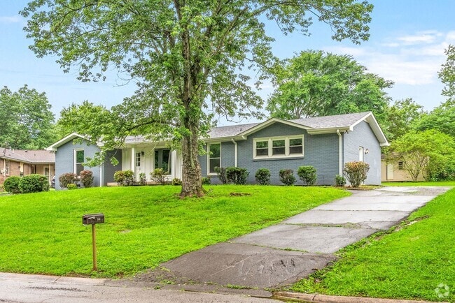 Building Photo - Beautiful Pet Friendly 3 bedroom home for ...